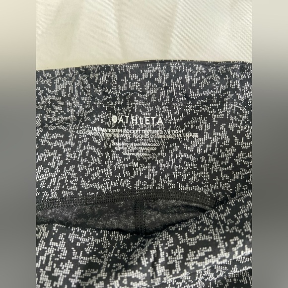 Athleta Black White Static Ultimate Stash Textured 7/8 Tight Leggings Medium - Picture 9 of 11